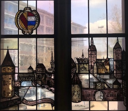 Historisches Fenster im Gebäude